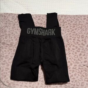 Gym shark leggings